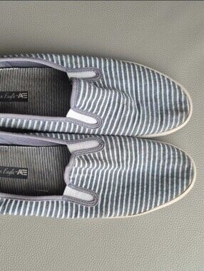 American Eagle Women's White Grey Sneakers Size 10
